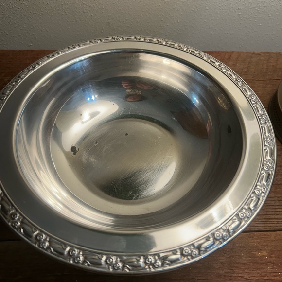 ONEIDA 1966 Shallow silver plate footed round bowl rose pattern vintage - Picture 2 of 10